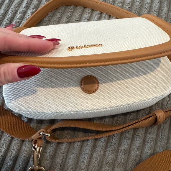 Lululemon Athletica Cream and Tan Crossbody Bag Set - Picture 6 of 6
